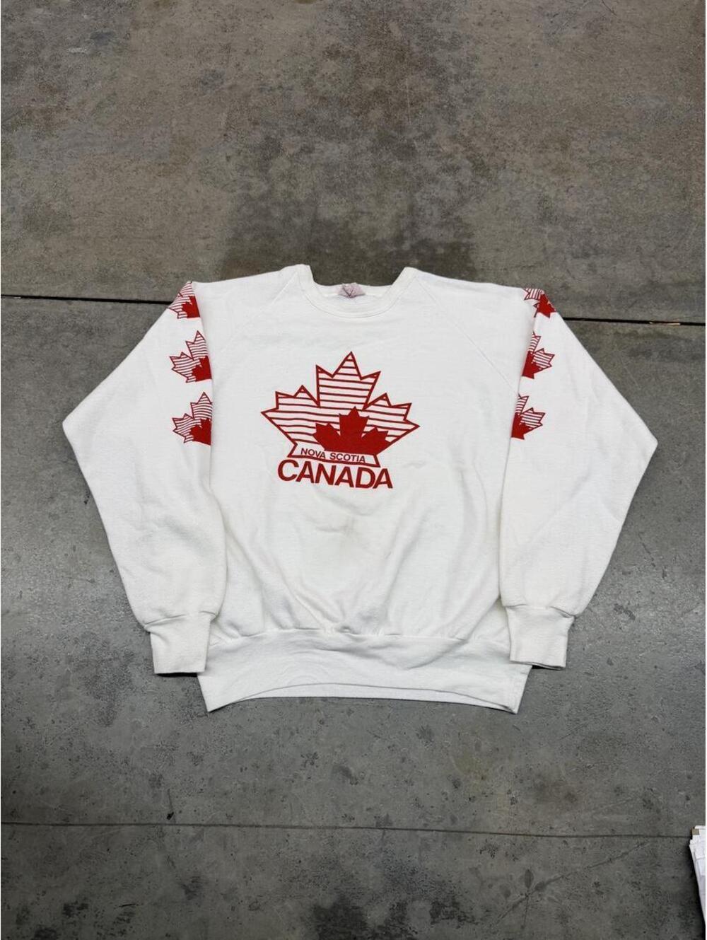 vintage canada destination white leaf crewneck size large